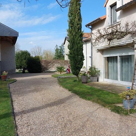 Gite Amanala Poitou Saint-Genest-d'Ambiere エクステリア 写真