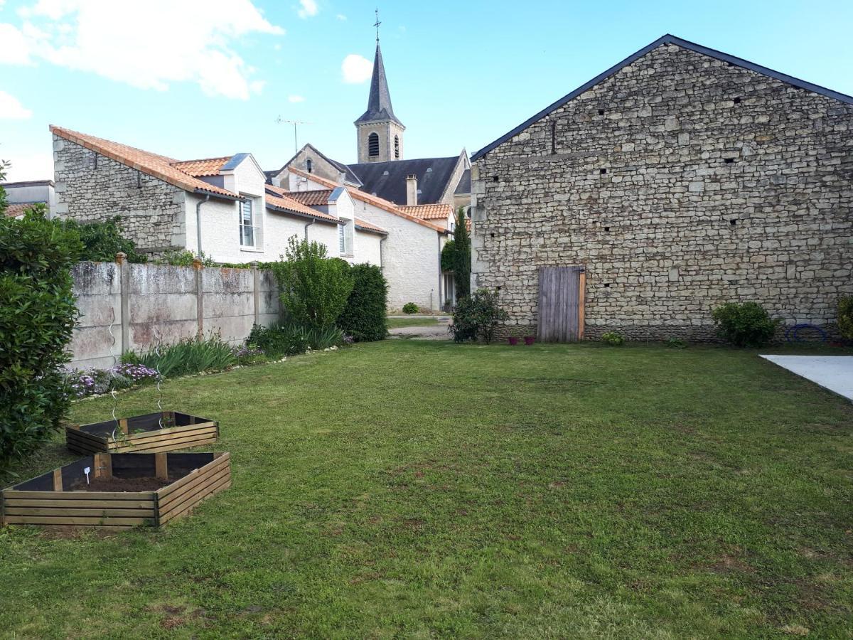 Gite Amanala Poitou Saint-Genest-d'Ambiere エクステリア 写真