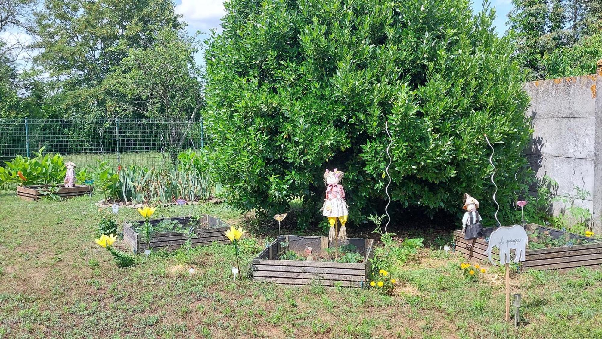 Gite Amanala Poitou Saint-Genest-d'Ambiere エクステリア 写真